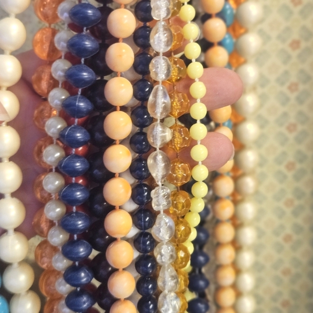 14 Vintage Acrylic Beaded Necklaces - Picture 5 of 6